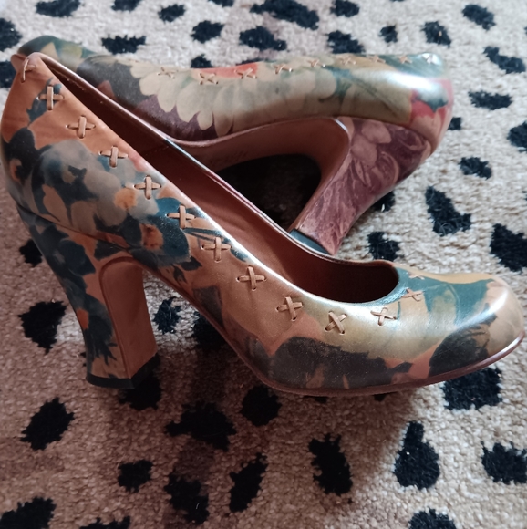 JOHN FLUEVOG Fortune Floral Leather Heeled Shoes 37 👞 - Picture 2 of 8